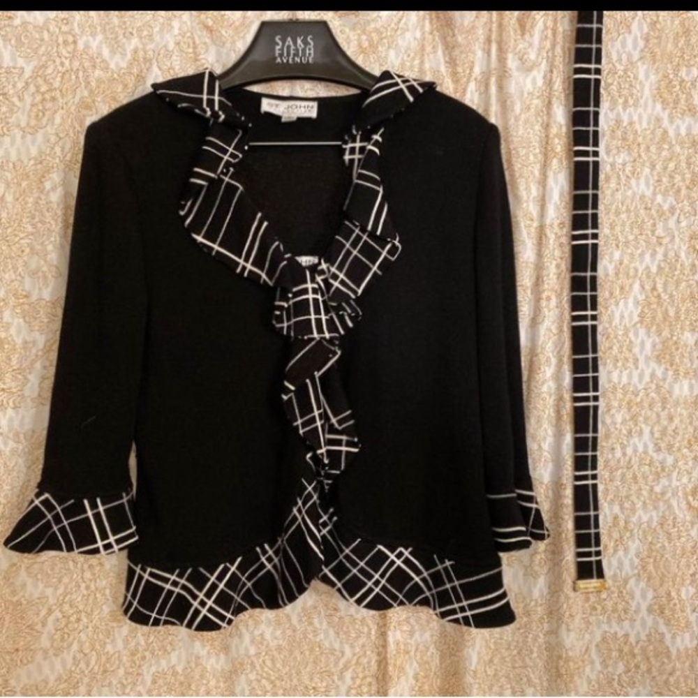 Elegant St John Knit midweight crepe formal cardigan jacket in black and white.
